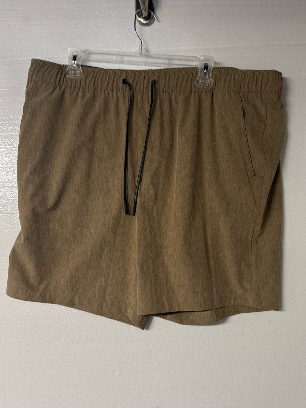 Eddie Bauer Men’s XXL Pull-On Shorts Ermine Brown 4-Way Stretch Water Repellent